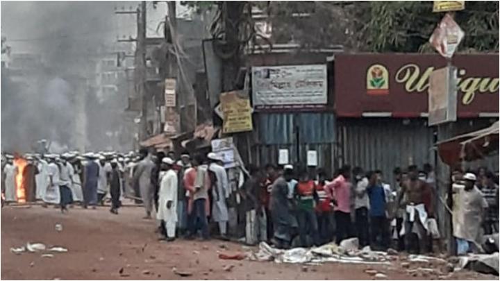 চট্টগ্রামে ৪ পুলিশ কর্মকর্তাকে আটকে মারধর, ২ জন সিএমএইচে