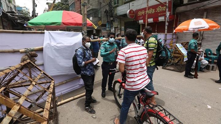 সারাদেশে এক সপ্তাহের সর্বাত্মক লকডাউন ঘোষণা করেছে সরকার